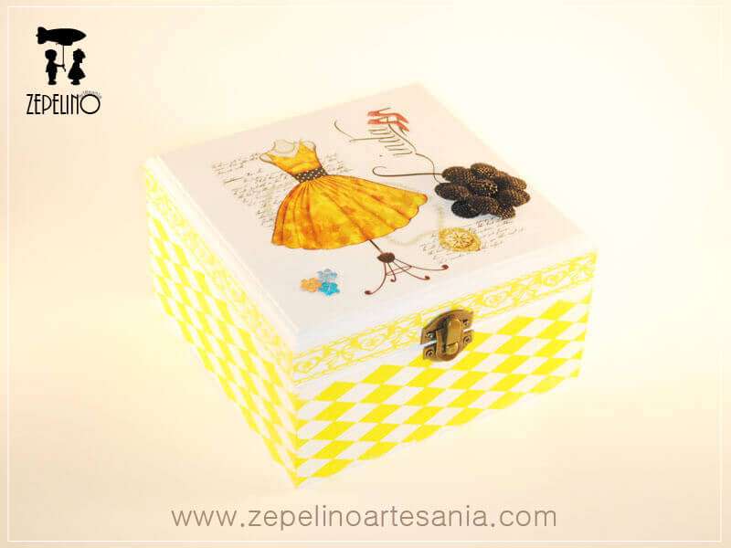 Caja con maniquí